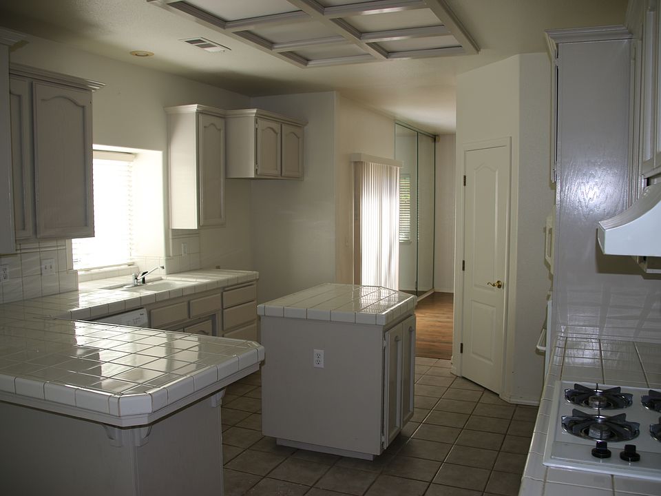 1st image of 1549 E Laura Ave