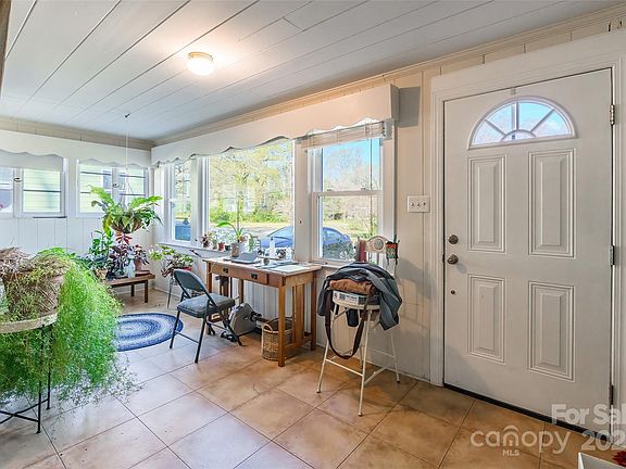 4th image of 764 Hawthorne Ln