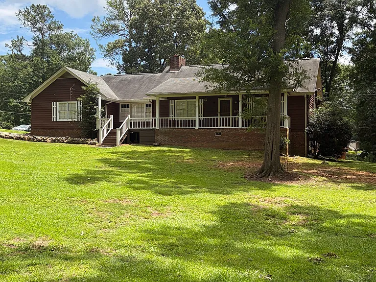 105 Braemar Dr — Photo 1