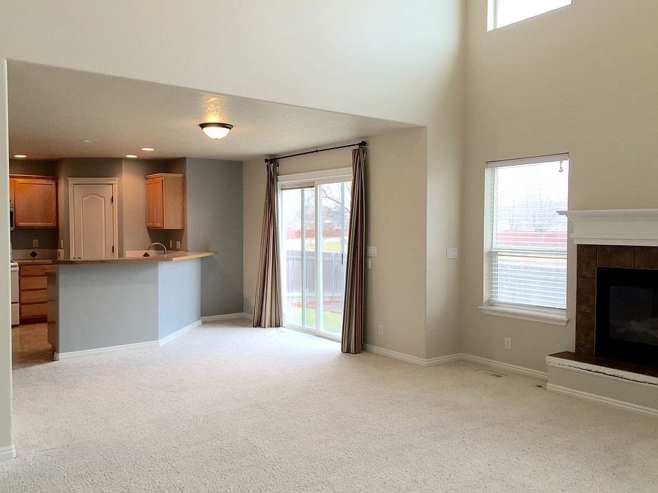 Great rm, dining, & kitchen