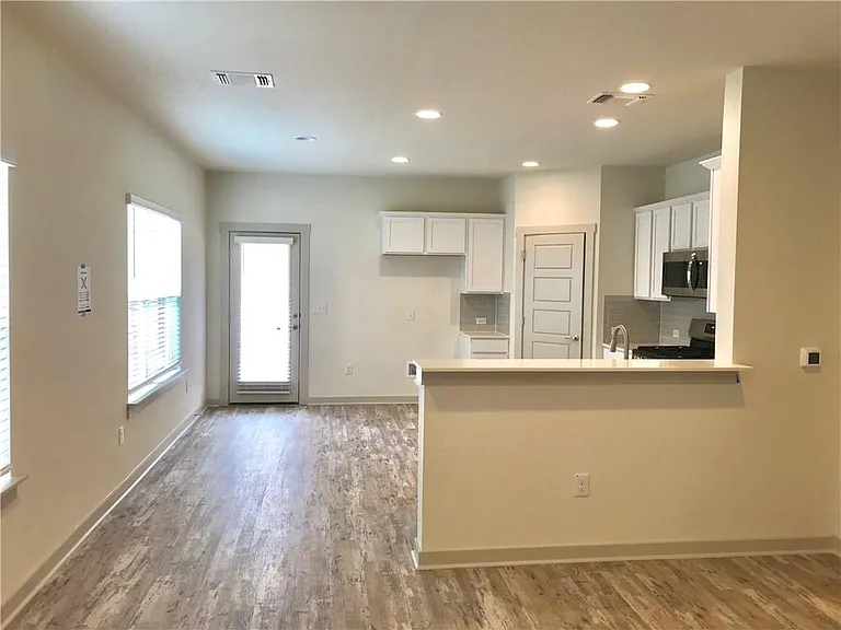 10408 Fulton Ave — Photo 5