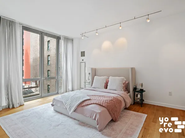 4 West 21st Street image 4 of 8