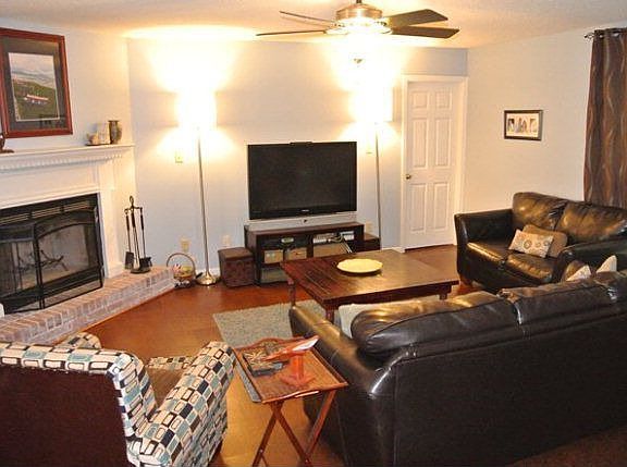 3rd image of 108 Southill Dr