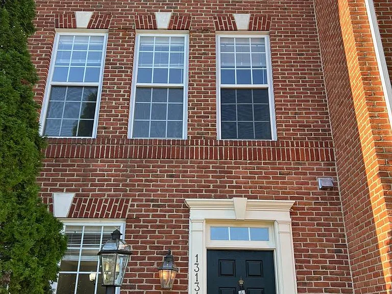 Park Crescent Cir — Photo 1