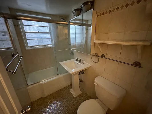 Rented by Voro, LLC | media 25