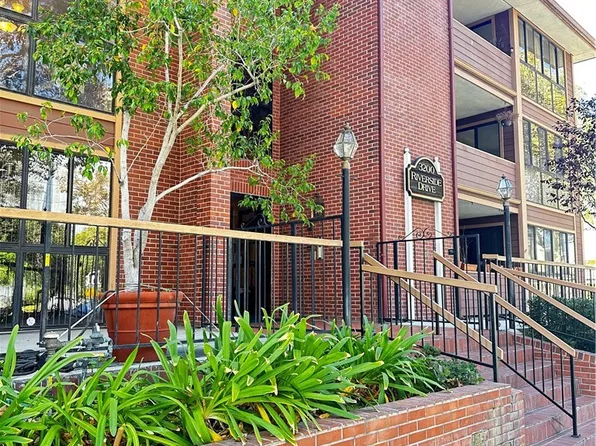 3200 W Riverside Dr Unit M, Burbank, CA 91505
