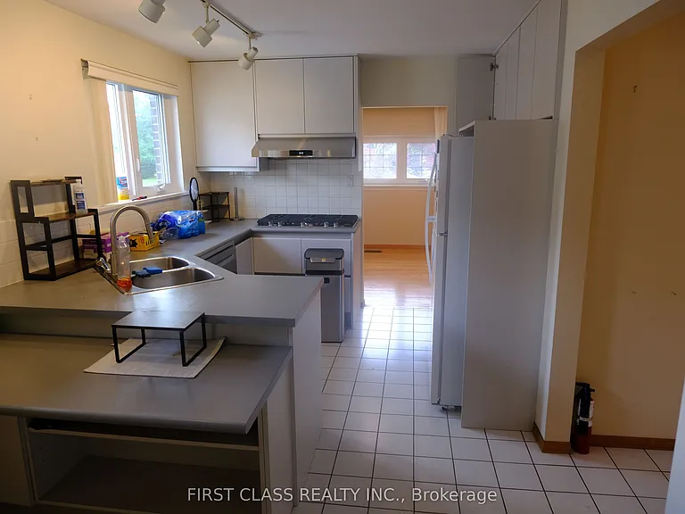 64 Grove Park Cres — Photo 7