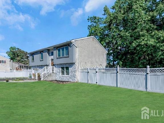 3rd image of 34 Vernon St
