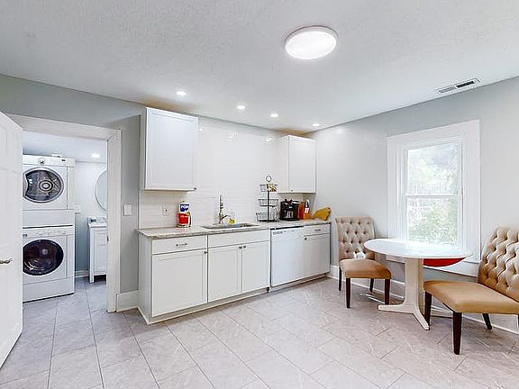 4th image of 105 Beaver St