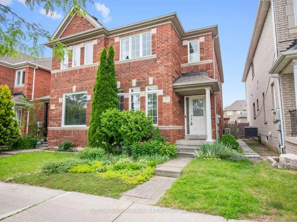 10 Forest Run Blvd, Vaughan, ON L4K 5J8