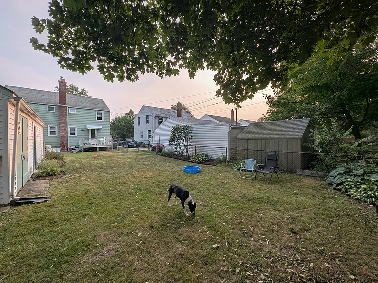 486 Linden Ave — Photo 5