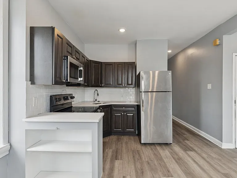 21 E Price St — Photo 16