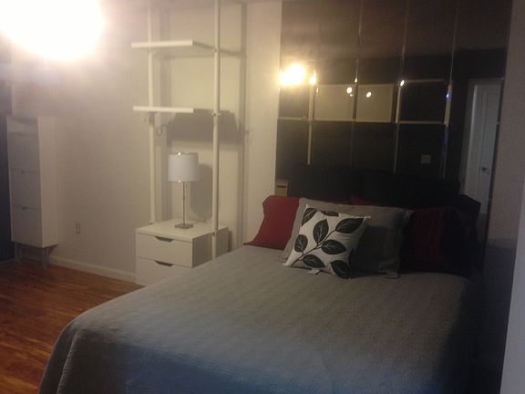 BR 2, queen bed