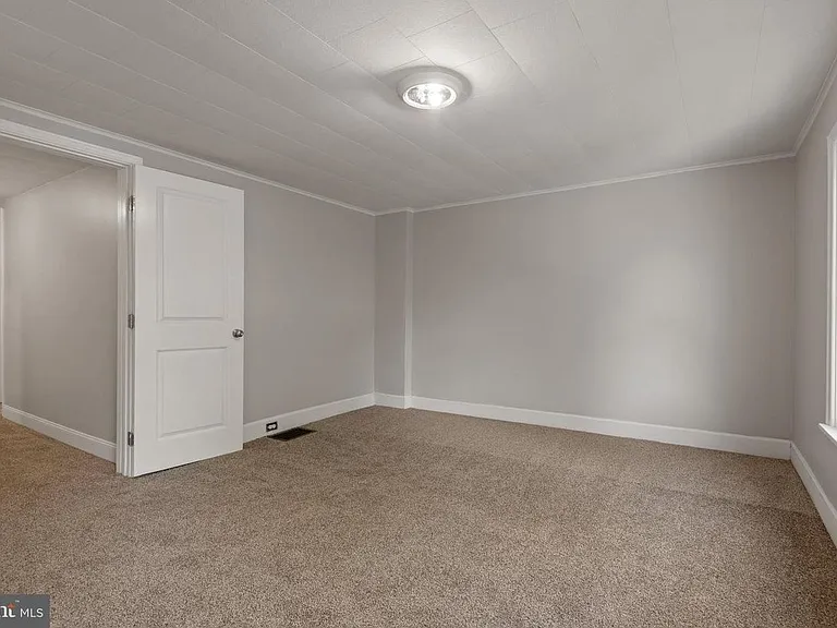 124 W Penn St — Photo 11