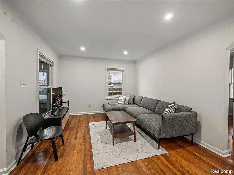 3350 Prairie Ave — Photo 8