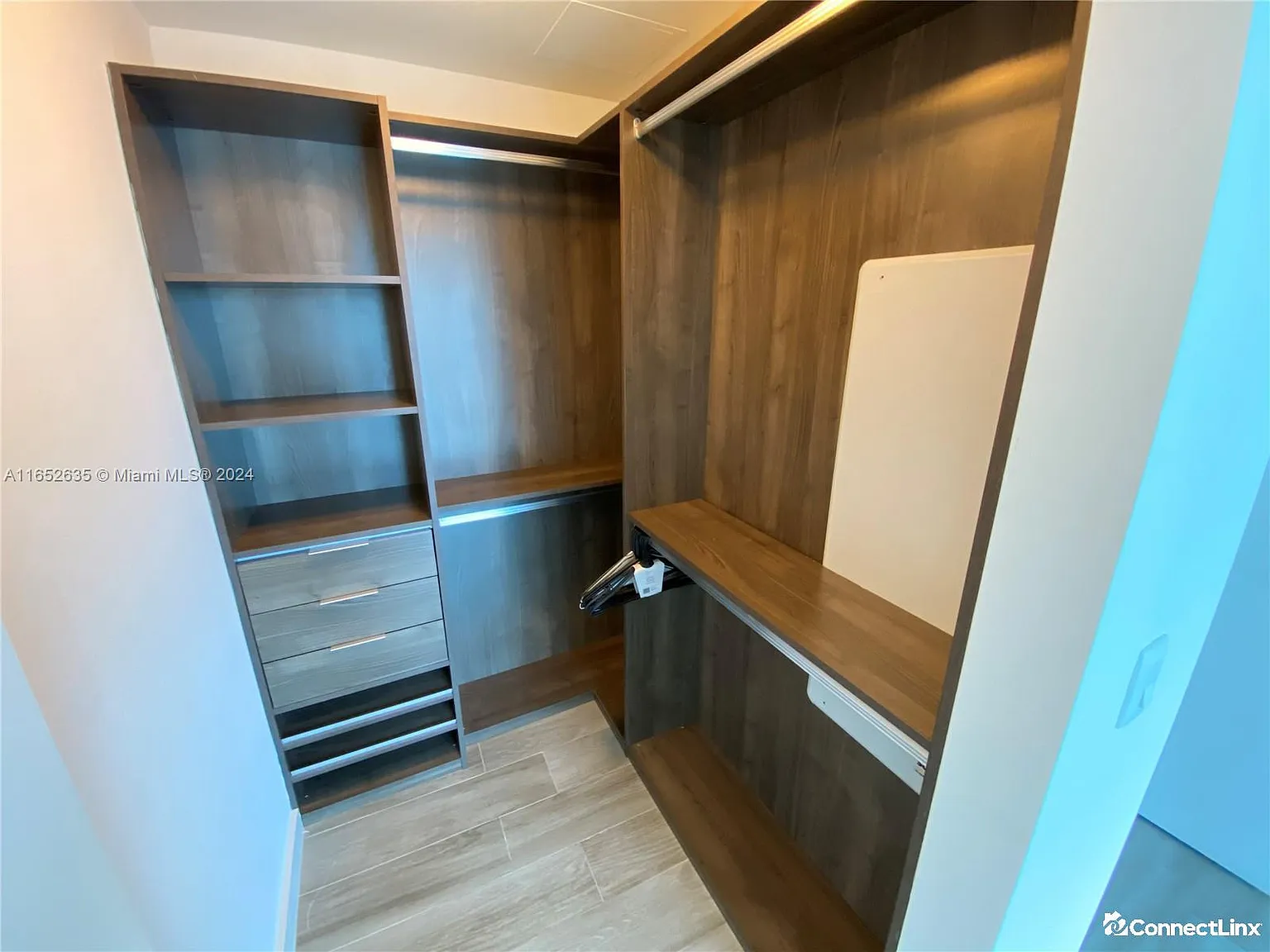 1 bed, 1.0 bath, $3,500 — Photo 2