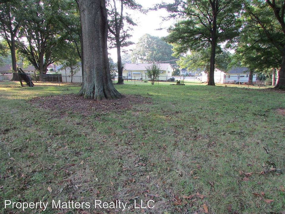 2nd image of 207 Meadow Dr