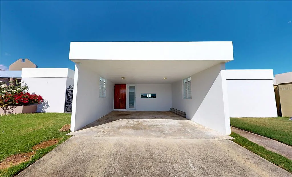 Building Photo - 5 Madreperla #64