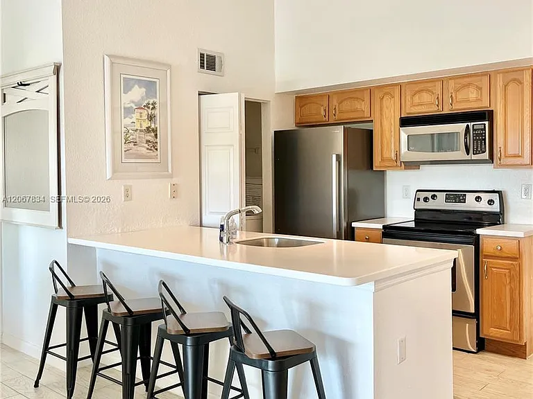 221 Palm Dr #306 — Photo 3