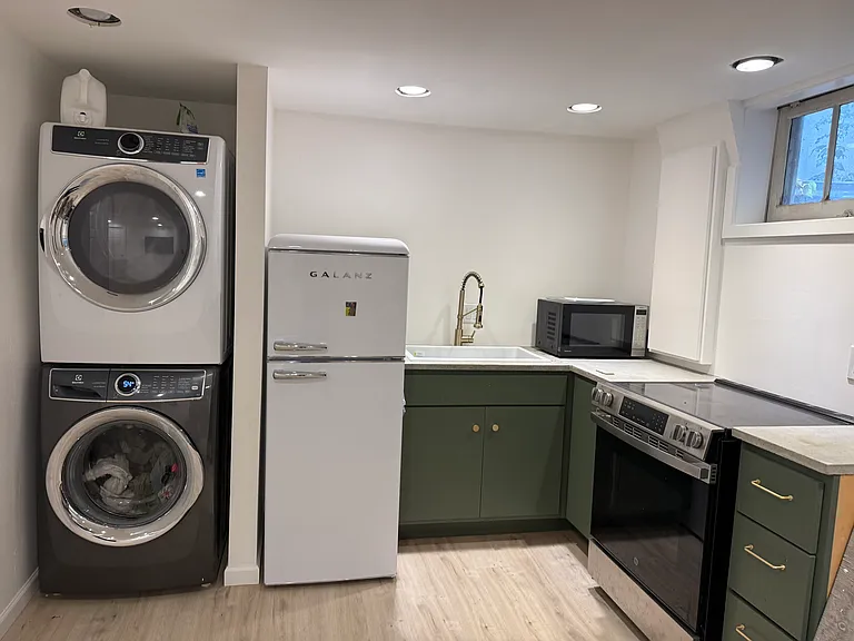 1045 Pacific Ter — Photo 15