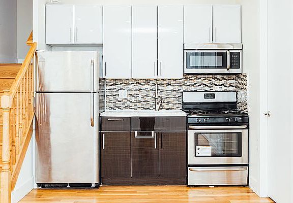 2nd image of 164 Throop Ave #4E