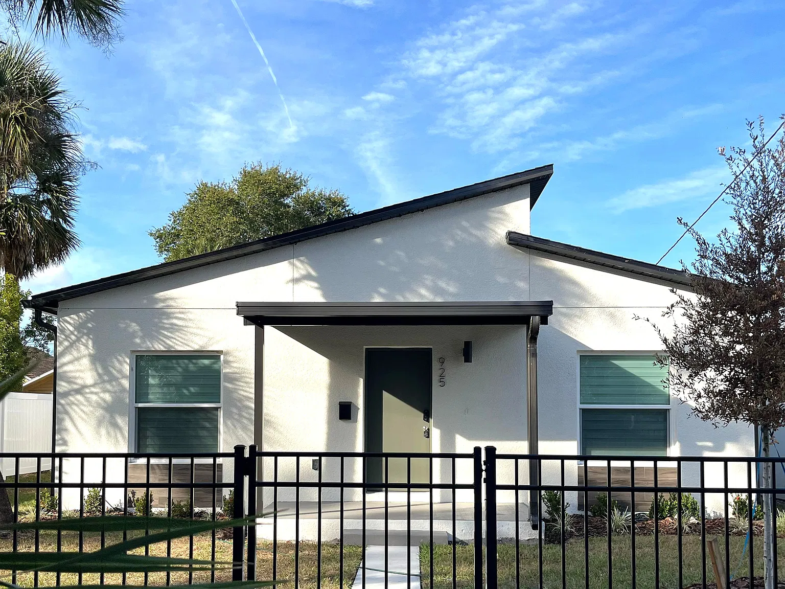 5 bed, 1695 sqft, $3,717 — Photo 1