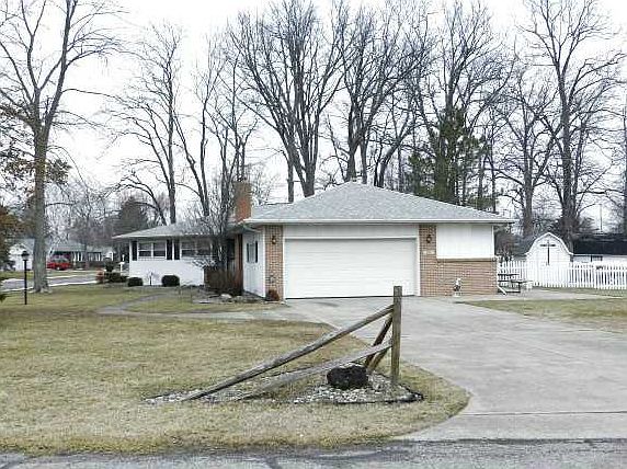3rd image of 106 Oak Park Dr