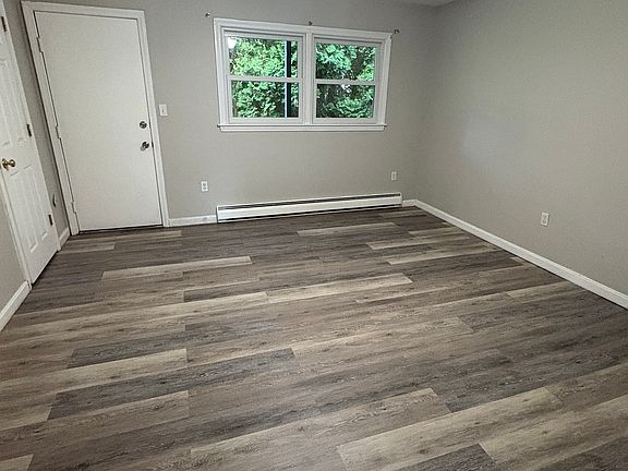 4th image of 3 Peggy Ln