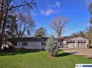 10706 Calhoun Rd, Omaha, NE 68112