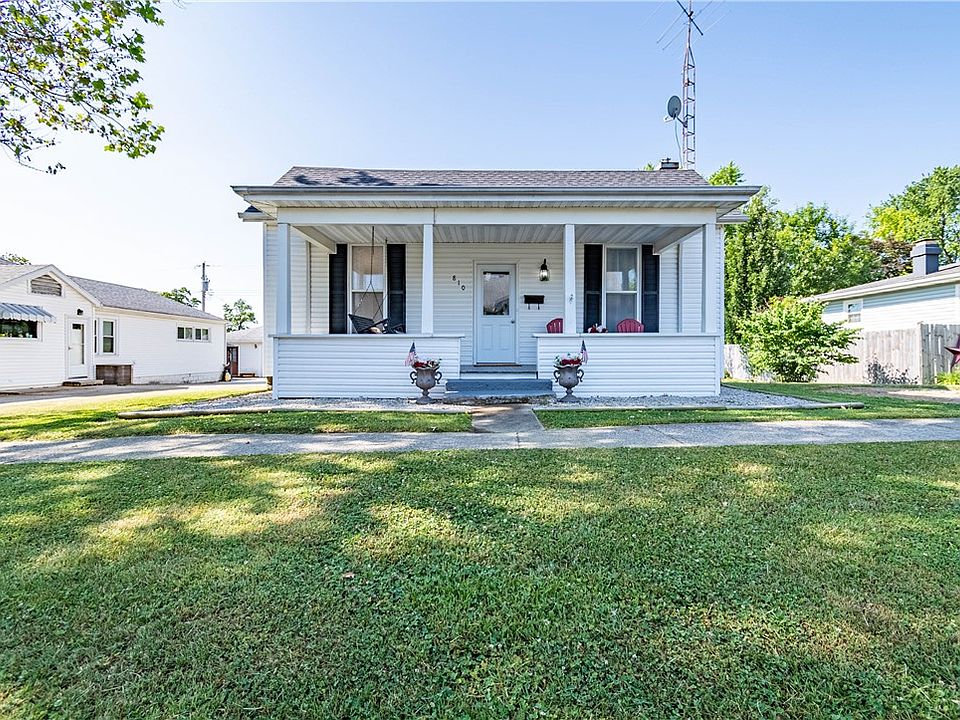 810 W South 1st St, Shelbyville, IL 62565 Zillow
