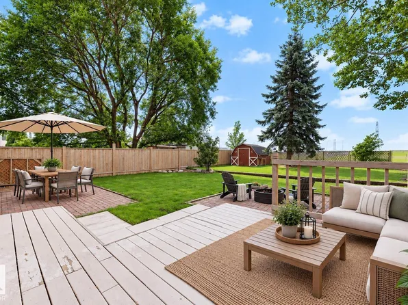 4639 10th Ave NW, Edmonton, AB T6L 4S2