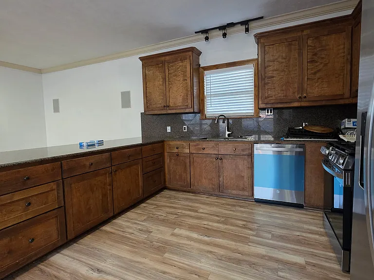 140 Moore Rd — Photo 3