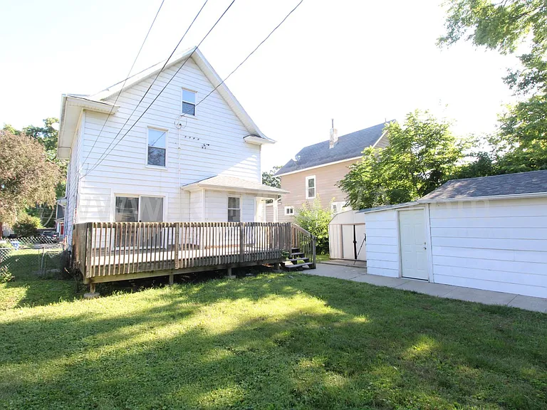 822 Clinton Ave — Photo 20