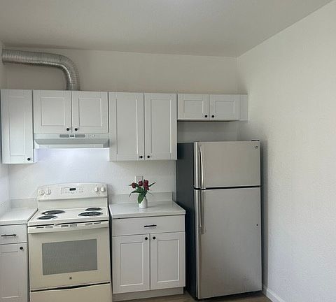 3rd image of 430 S Washington St APT 5