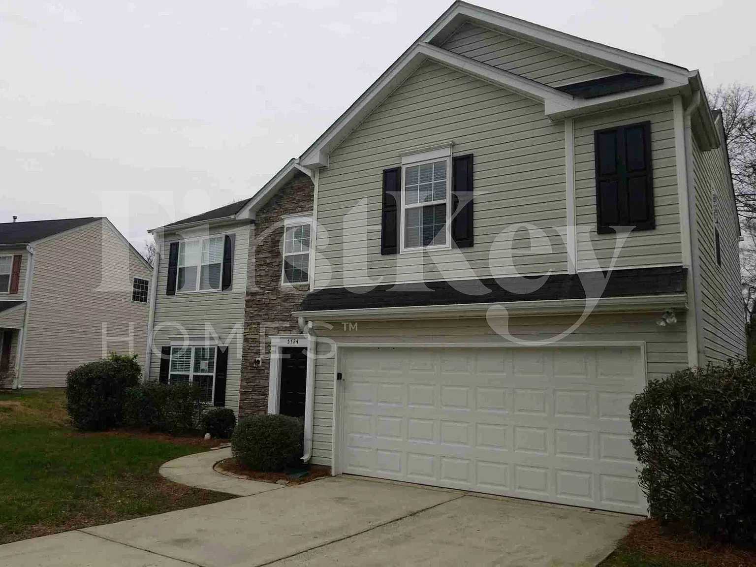 4 bed, 2.5 bath, 2312 sqft, $2,690 — Photo 3