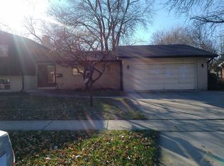 1495 Maple Ln, Elgin, IL 60123