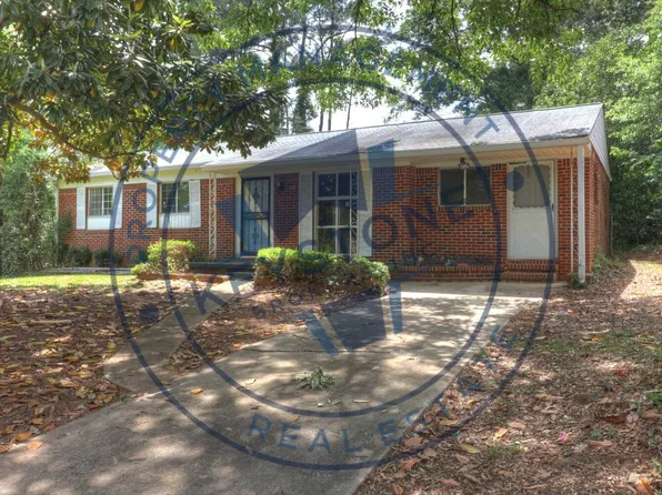 1228 Pineglen Dr, Riverdale, GA 30296