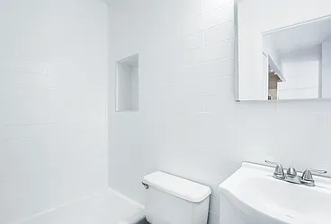 Rented by New York Casas Ltd.