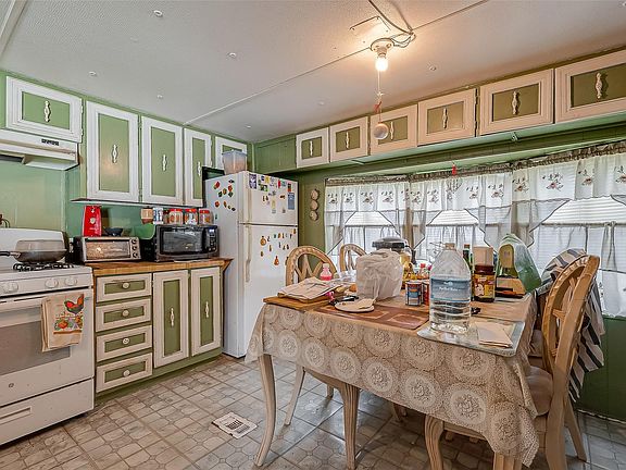 4th image of 216 Hawkins Avenue