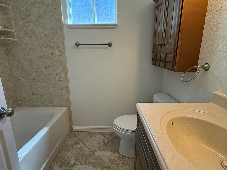 434 Rose Ave — Photo 6