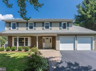 2709 Clarkes Landing Dr, Oakton, VA 22124
