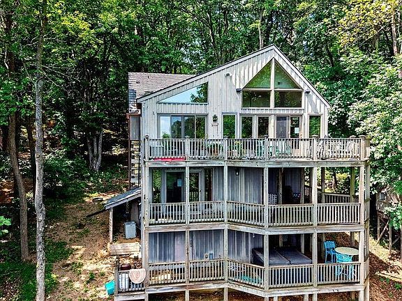 2nd image of 83 Fortunes Ridge Dr