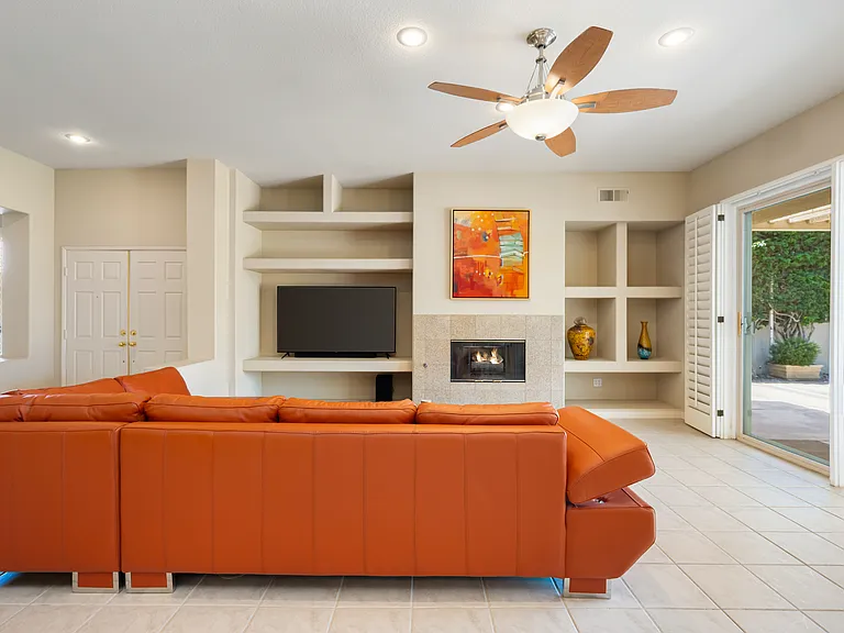 285 W Kavenish Dr — Photo 8