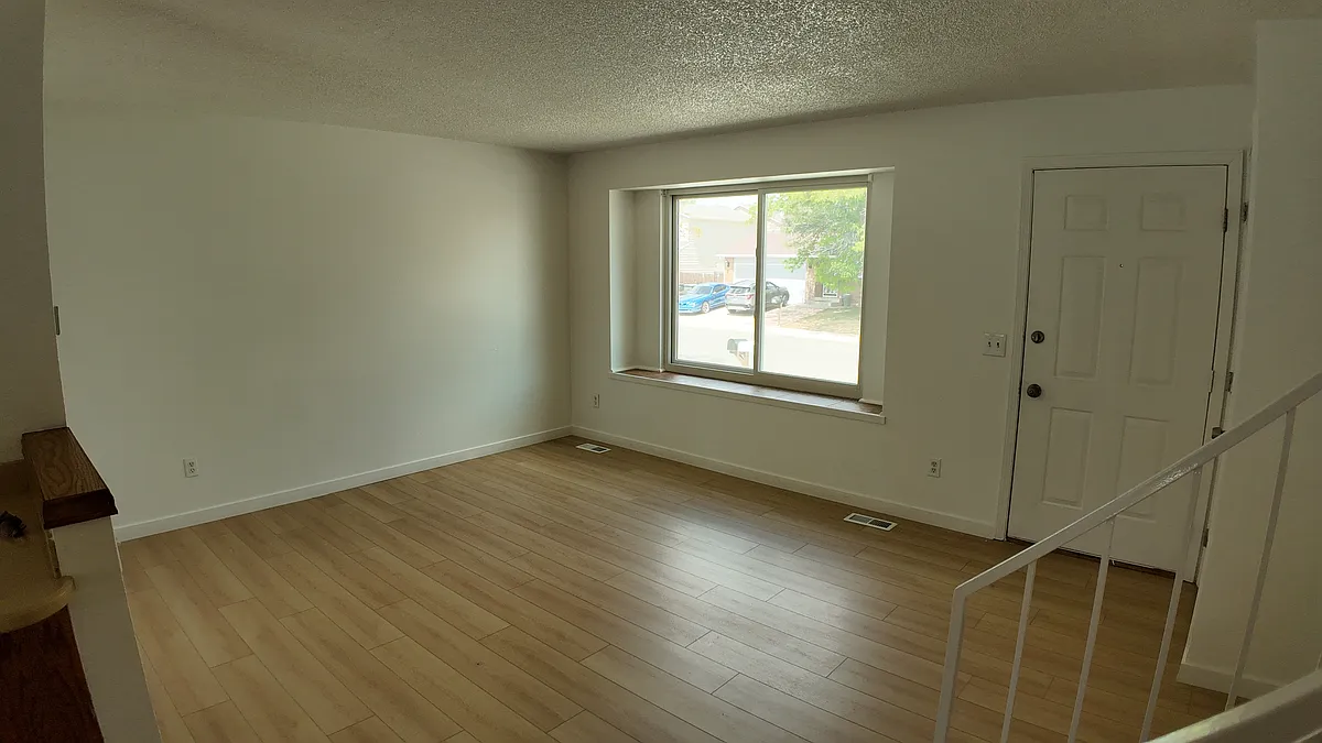 living room - 4404 E 94th Ave