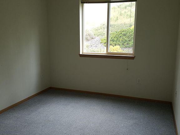 5th image of 450 NW Parr Dr APT 1