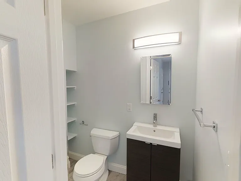 836 Canterbury St #2R — Photo 8