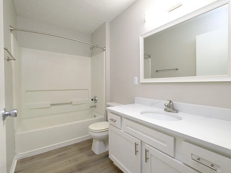 Perimeter Lakes Apartments — Photo 27