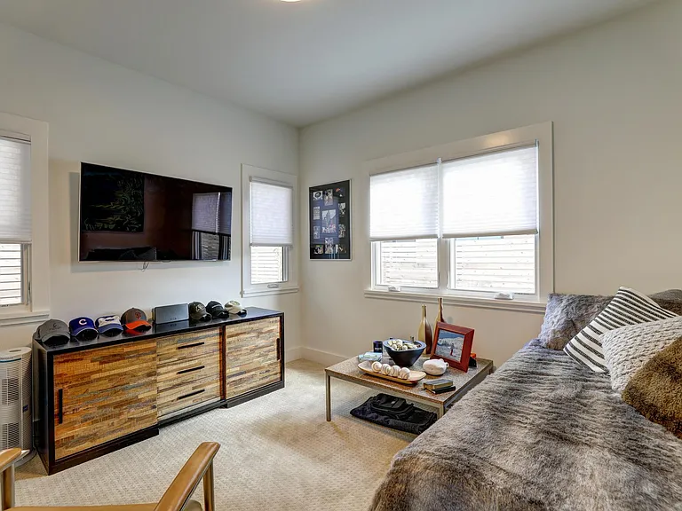 GUEST BEDROOM WITH EN SUITE BATHROOM.