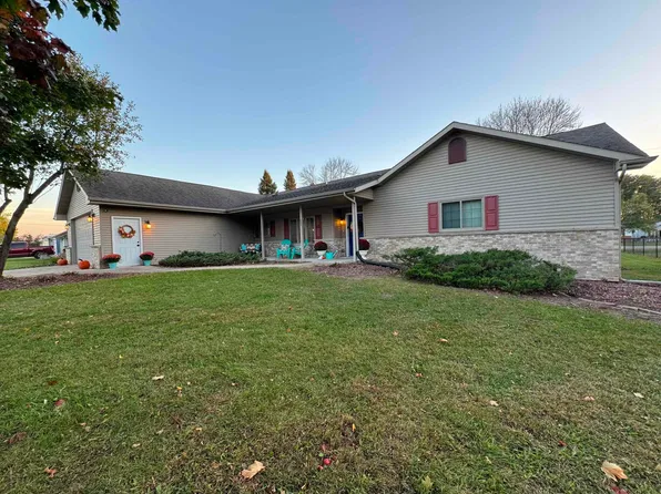 207 Park Ln, Clintonville, WI 54929