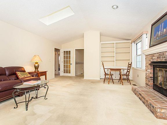 3rd image of 510 Belvidere Ct